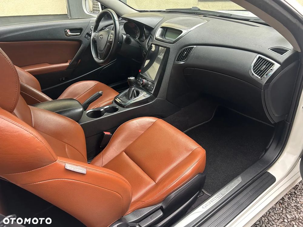 Hyundai Genesis Coupe 2.0 T - 18