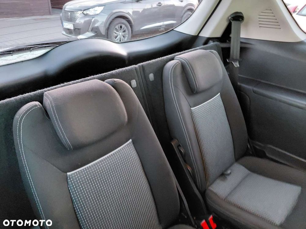 Ford S-Max - 17