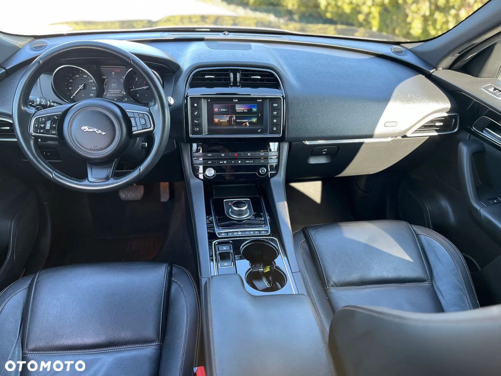 Jaguar F-Pace 20d Portfolio - 15