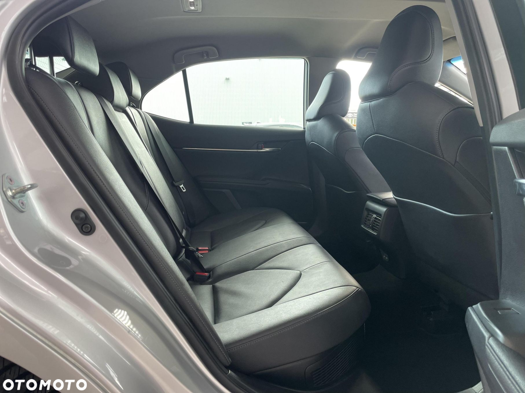 Toyota Camry - 10