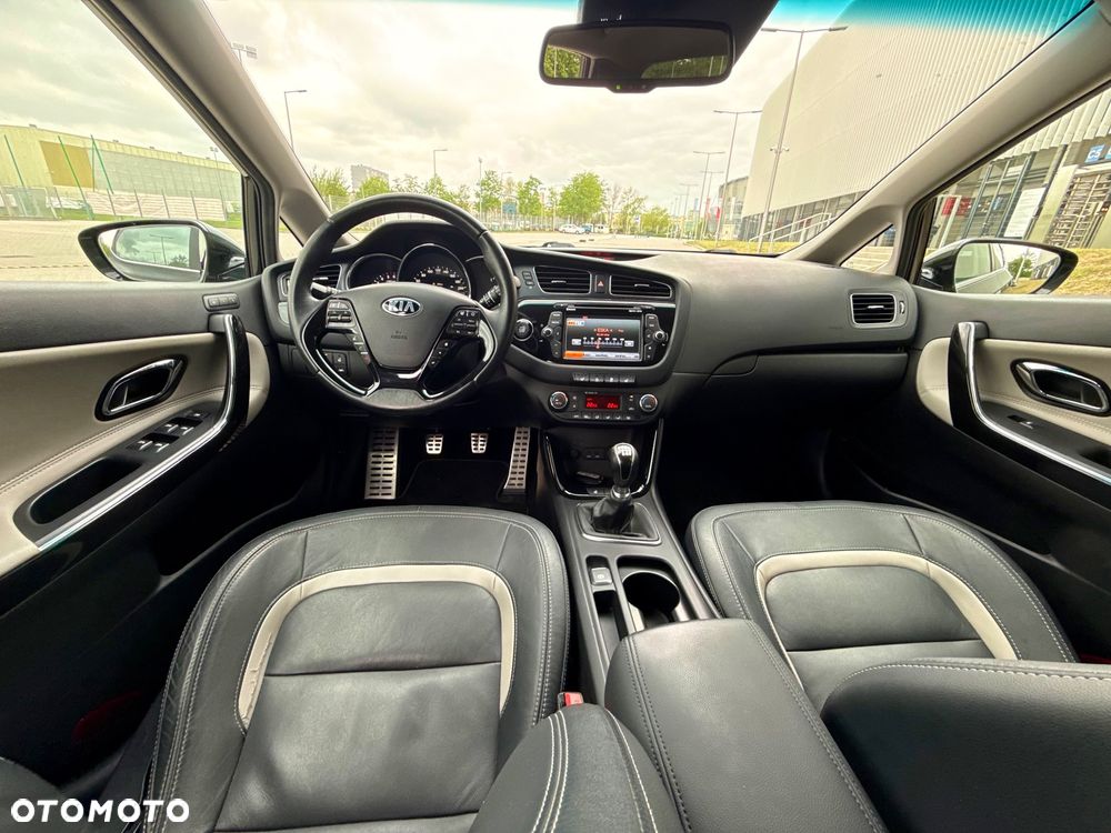 Kia Ceed 1.6 CRDi 128 Platinum Edition - 24