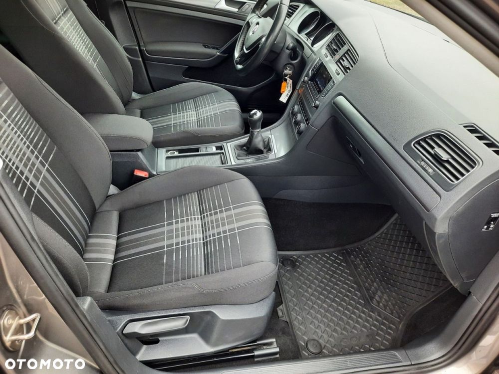 Volkswagen Golf - 23