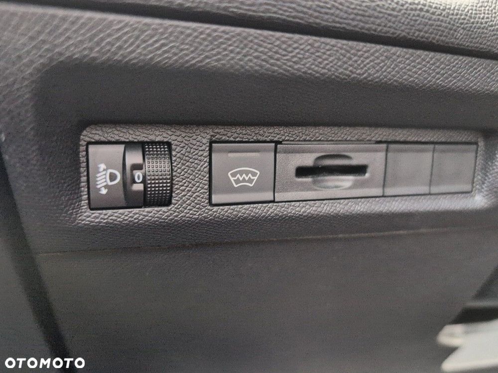 Peugeot 308 1.2 PureTech Allure S&S EAT8 - 29