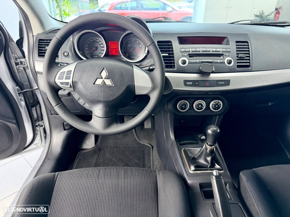 Mitsubishi Lancer 1.5 Invite - 15