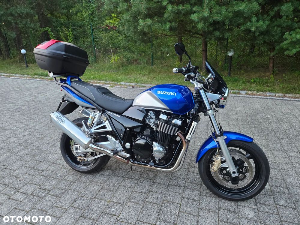 Suzuki GSX - 2