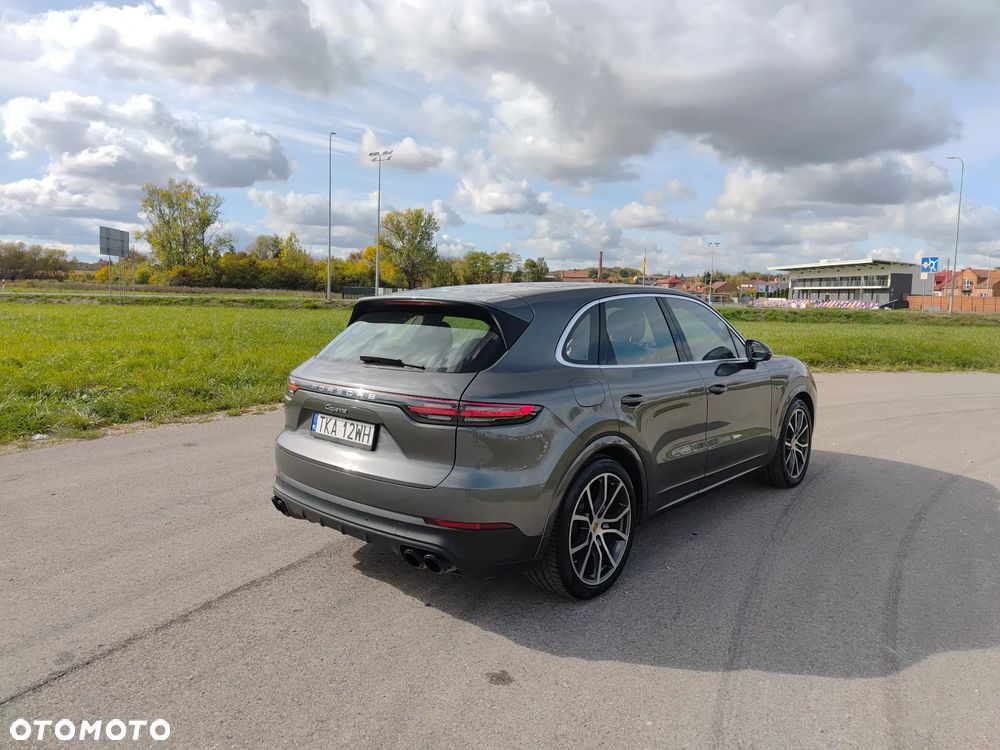 Porsche Cayenne - 4