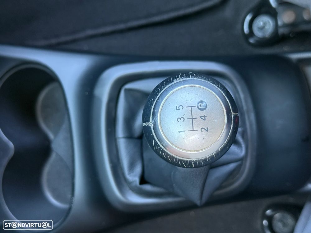 Toyota Yaris 1.0 VVT-i - 37