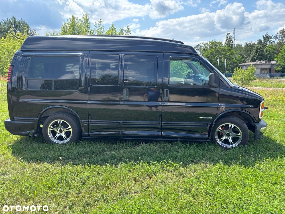Chevrolet Chevy Van - 28