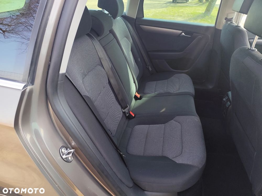 Volkswagen Passat 2.0 TDI Sportline DSG - 36