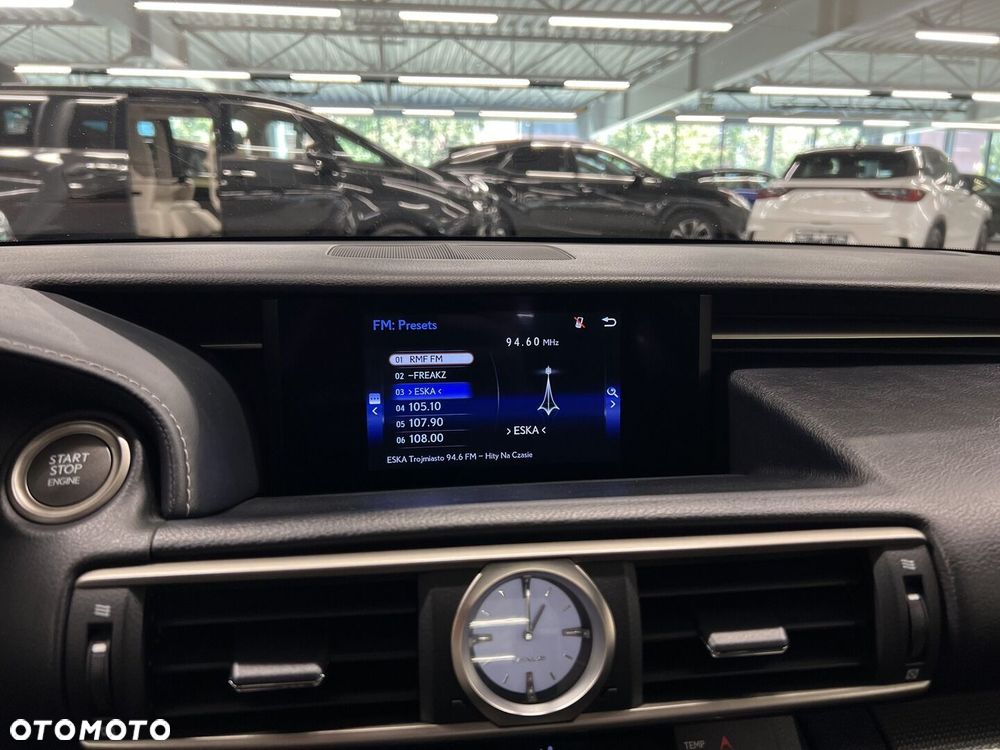 Lexus RC 200t / 300 F Sport - 22
