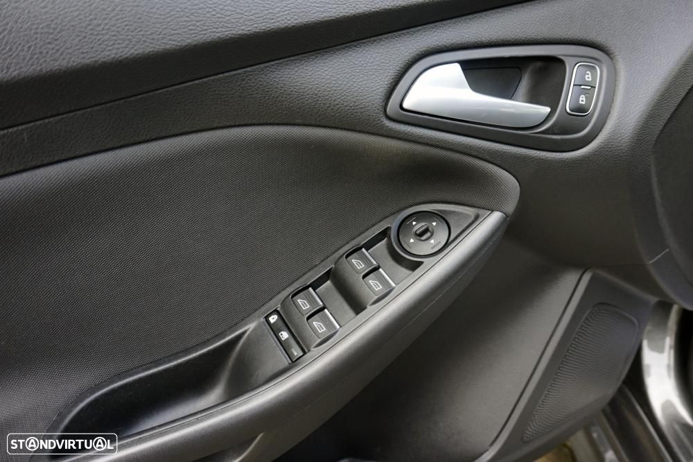 Ford Focus SW 1.0 EcoBoost S&S ST-LINE - 6