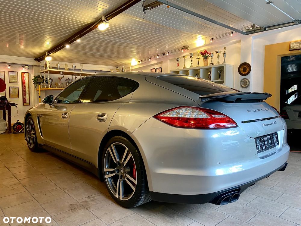 Porsche Panamera GTS PDK - 8
