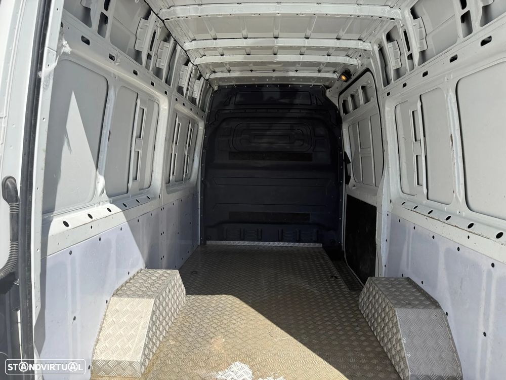Mercedes-Benz Sprinter - 11