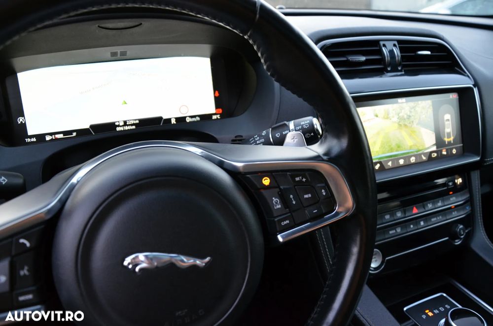 Jaguar F-Pace 25d AWD Aut. R-Sport - 32