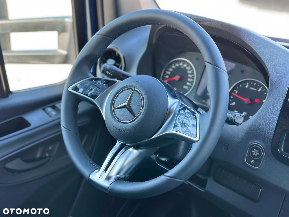 Mercedes-Benz Sprinter - 25