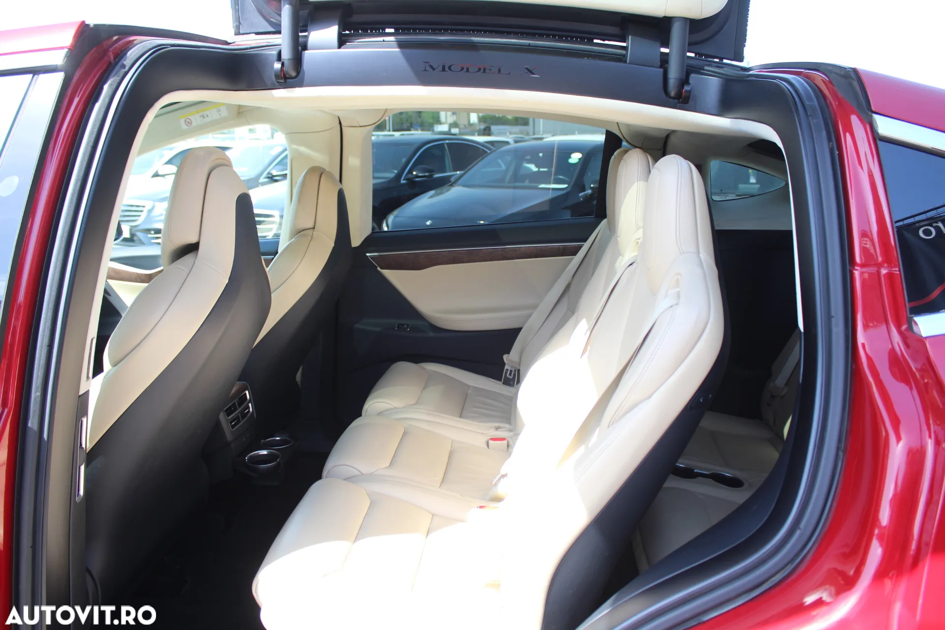 Tesla Model X - 21