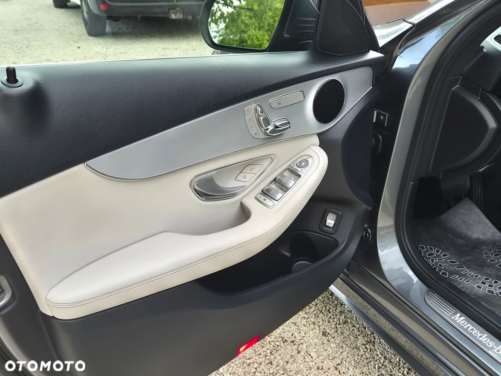 Mercedes-Benz Klasa C 300 7G-TRONIC AMG Line - 6