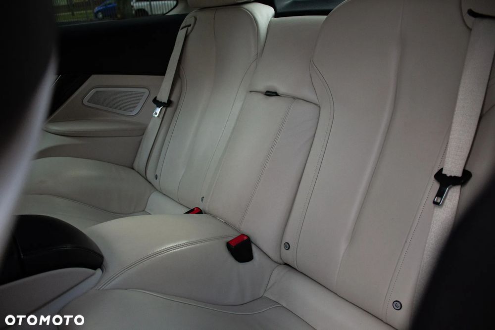 BMW Seria 6 650i - 14