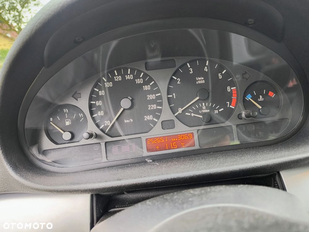 BMW Seria 3 316i - 11