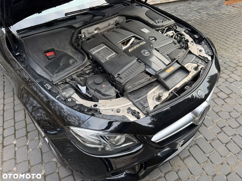 Mercedes-Benz Klasa E AMG 63 S 4Matic+ 9G-TRONIC - 26