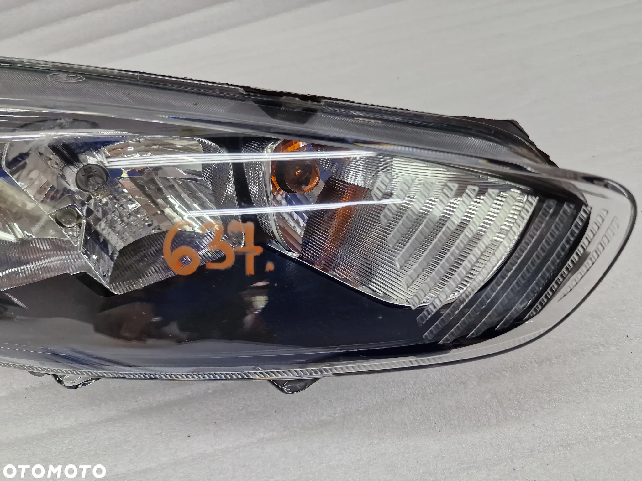 FORD FIESTA MK7 LIFT 13- PRAWA LAMPA PRZEDNIA PRZÓD , NR C1BB-13W029-AD , NR AUKCJI LA637 - 2