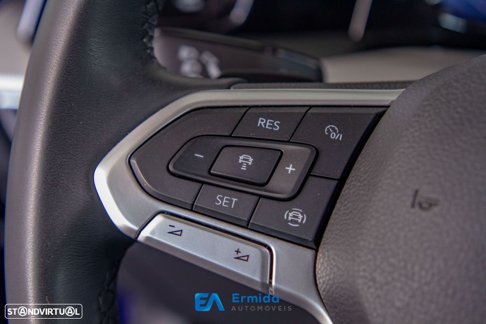 VW Golf 1.0 eTSI Life DSG - 32