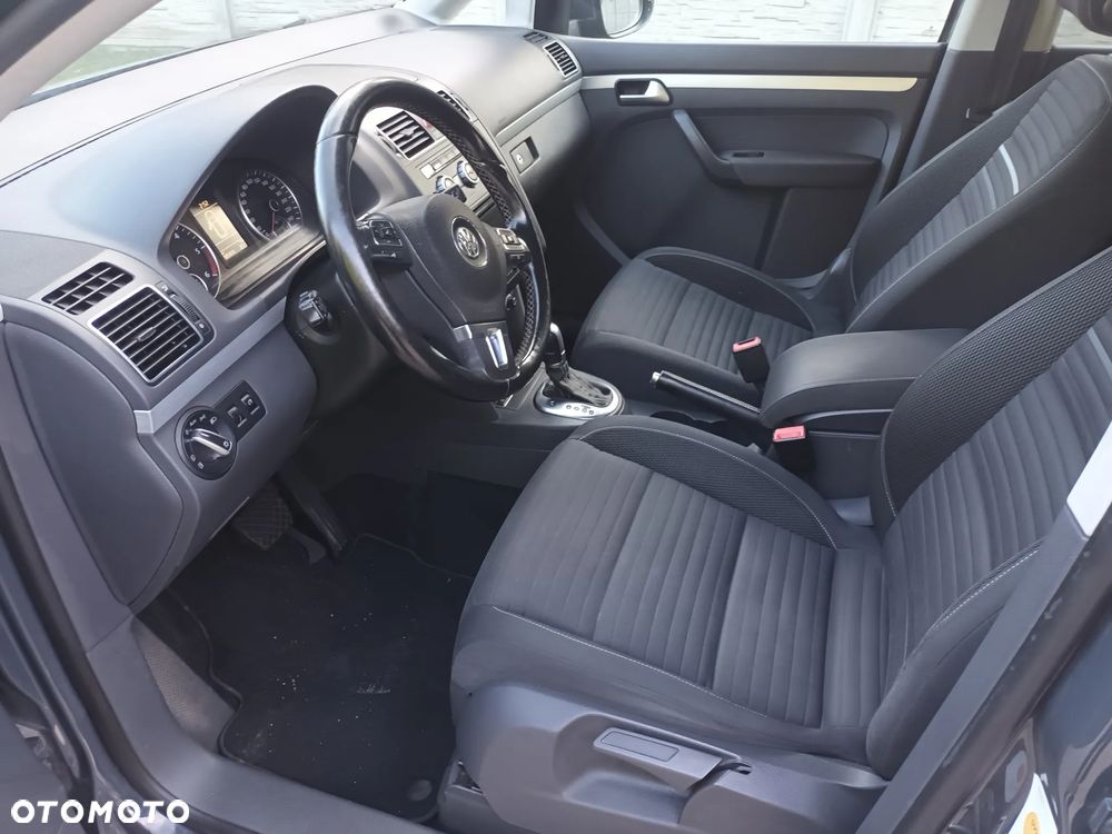 Volkswagen Touran - 11