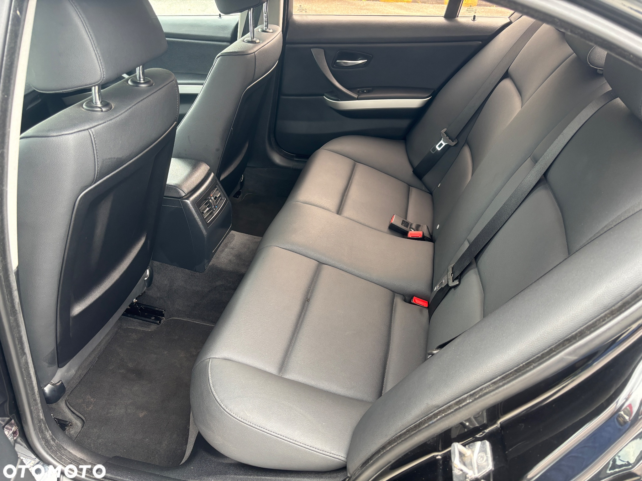 BMW Seria 3 318d - 28