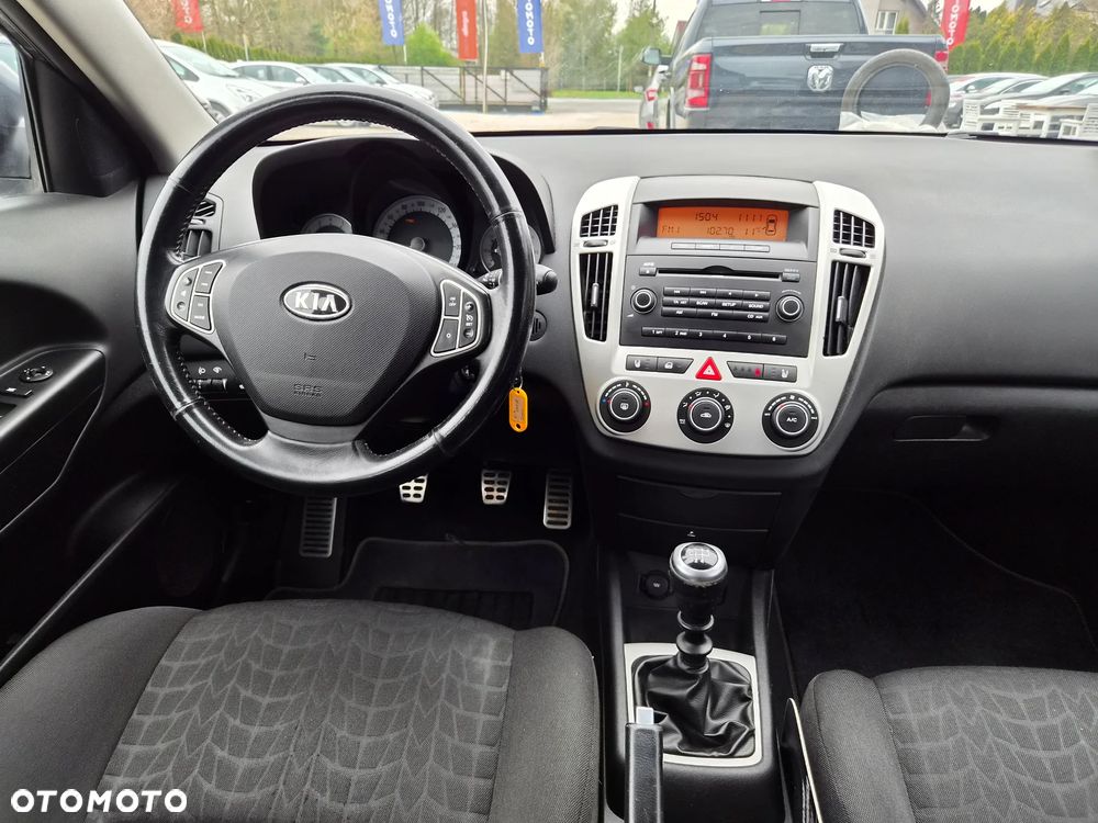 Kia Ceed - 22