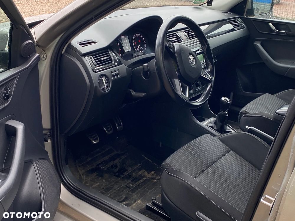 Skoda RAPID 1.2 TSI Edition - 12