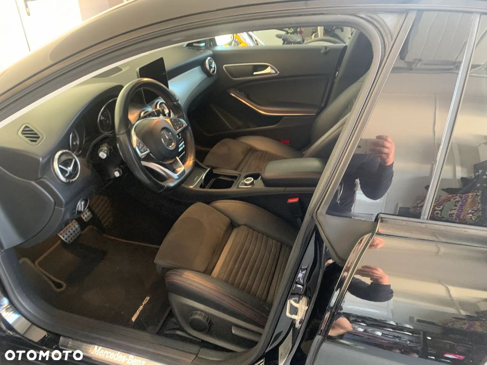 Mercedes-Benz CLA 220 4-Matic AMG Line - 10