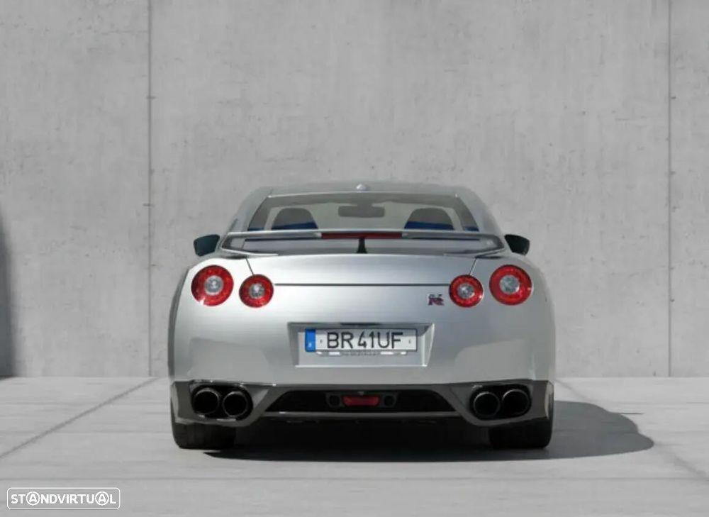 Nissan GT-R - 5
