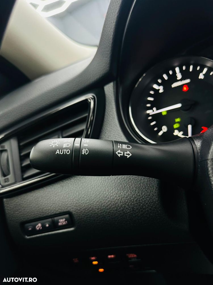 Nissan X-Trail 1.7 dCi ALL-MODE 4x4i Xtronic Tekna - 29