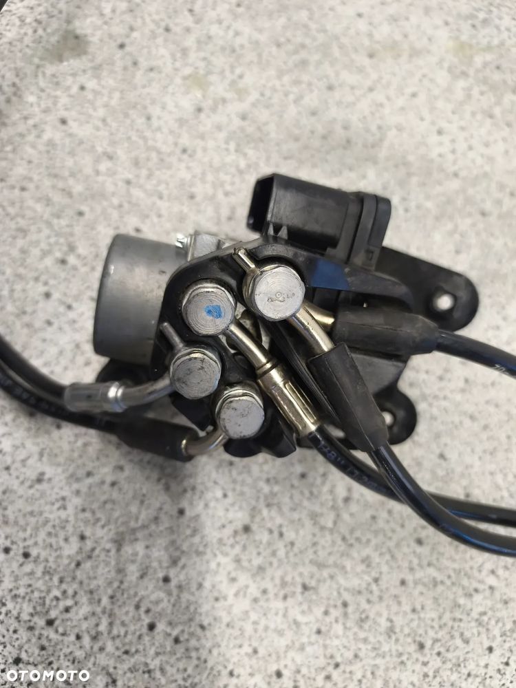 Pompa ABS, przewody hamulcowe Triumph Trident 660 2022 - 2