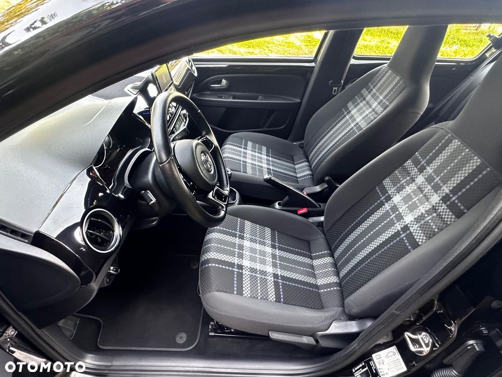 Volkswagen up! club - 24