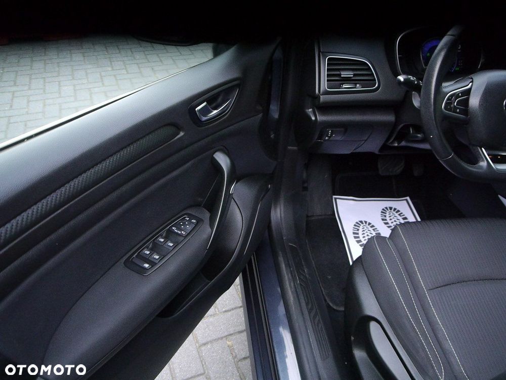 Renault Megane ENERGY TCe 140 EDC LIMITED - 32