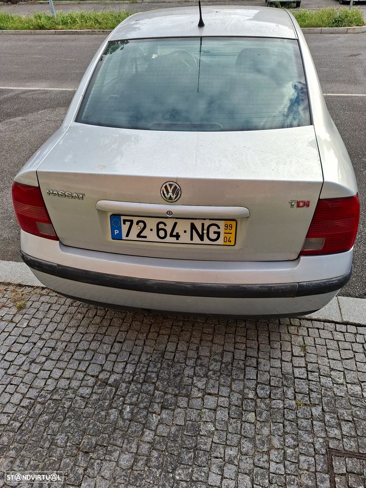 VW Passat 1.9 TDi Confortline - 4
