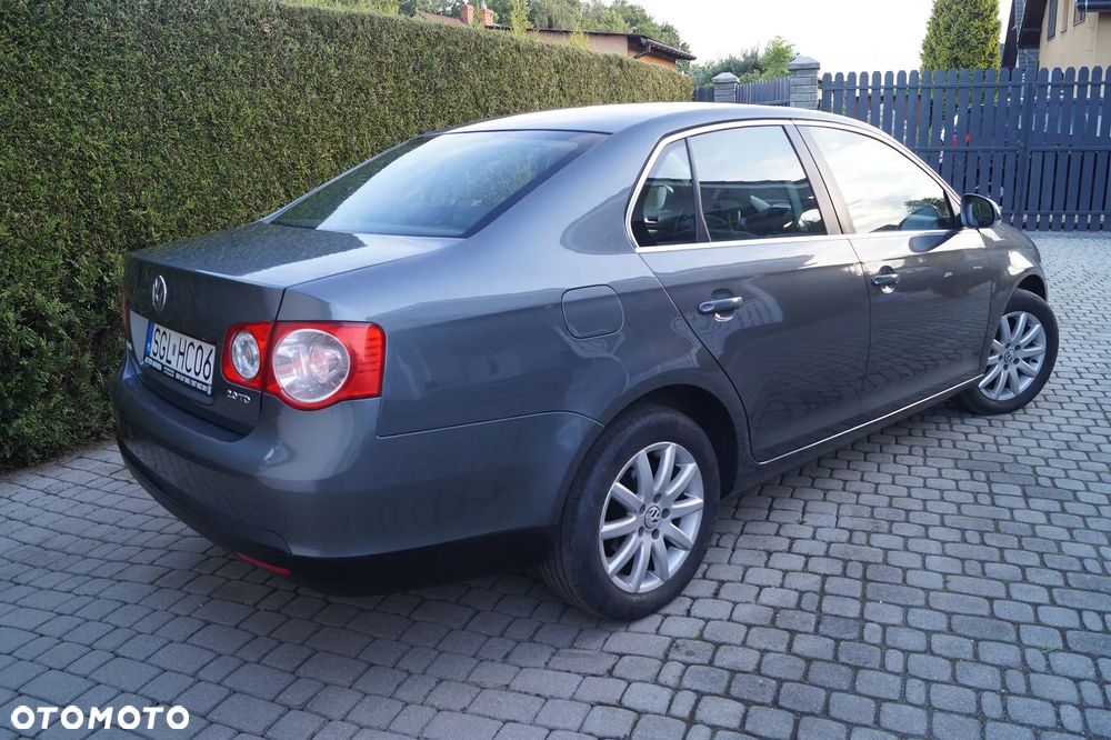 Volkswagen Jetta 2.0 TDI Comfortline - 11