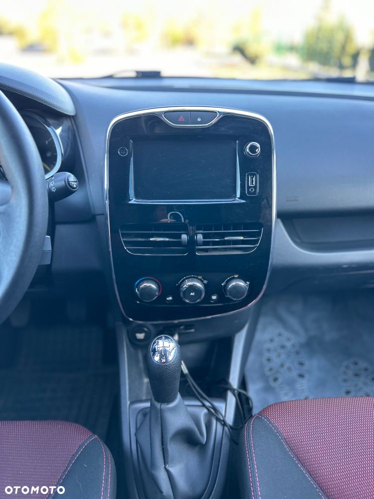 Renault Clio 1.2 16V 75 Start - 12