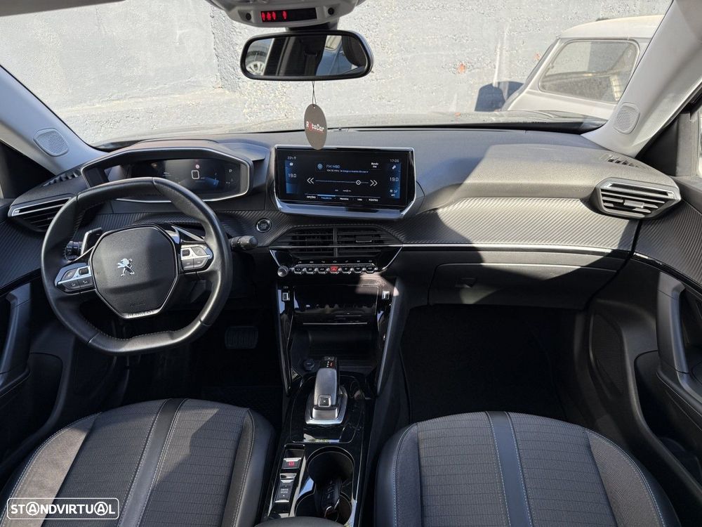 Peugeot 2008 1.2 PureTech Allure Pack EAT8 - 17