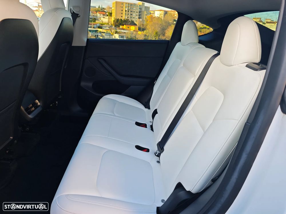 Tesla Model Y Long Range Dual Motor AWD - 23