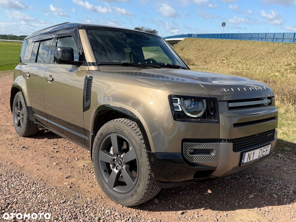 Land Rover Defender 110 D300 X-Dynamic SE - 2