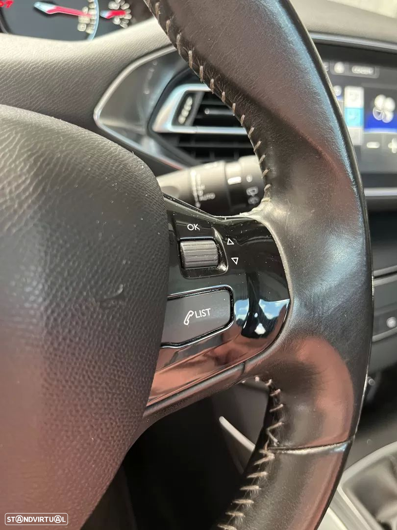 Peugeot 308 SW PureTech 110 Stop & Start Allure - 33