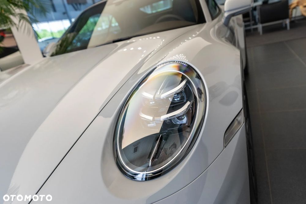 Porsche 911 Carrera 4S - 33