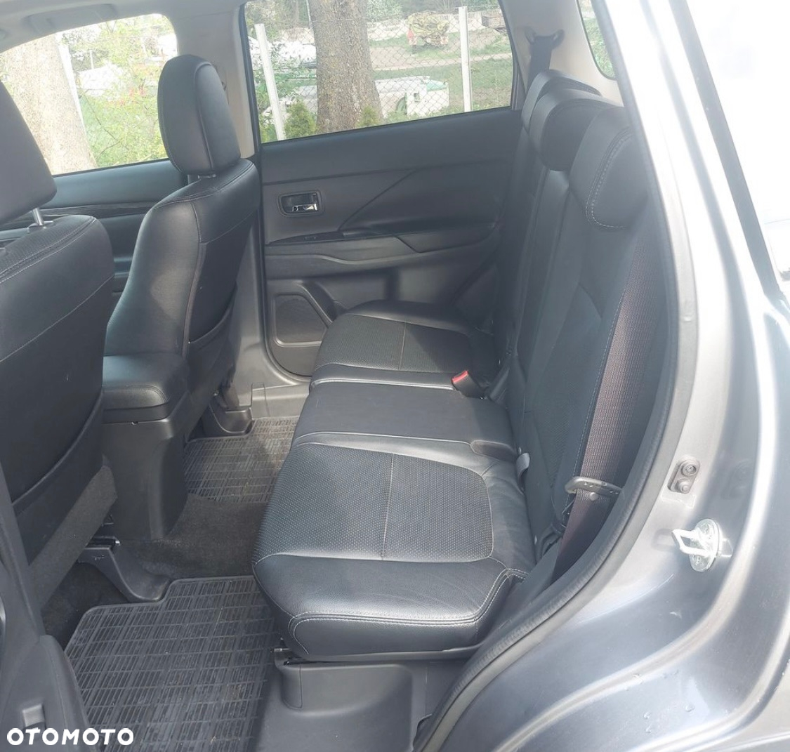 Mitsubishi Outlander 2.2 DI-D 4WD Automatik Diamant Edition - 17