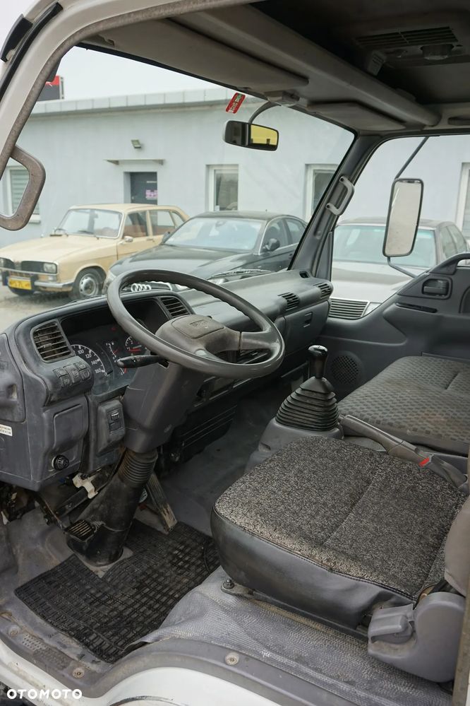 Isuzu NPR - 8