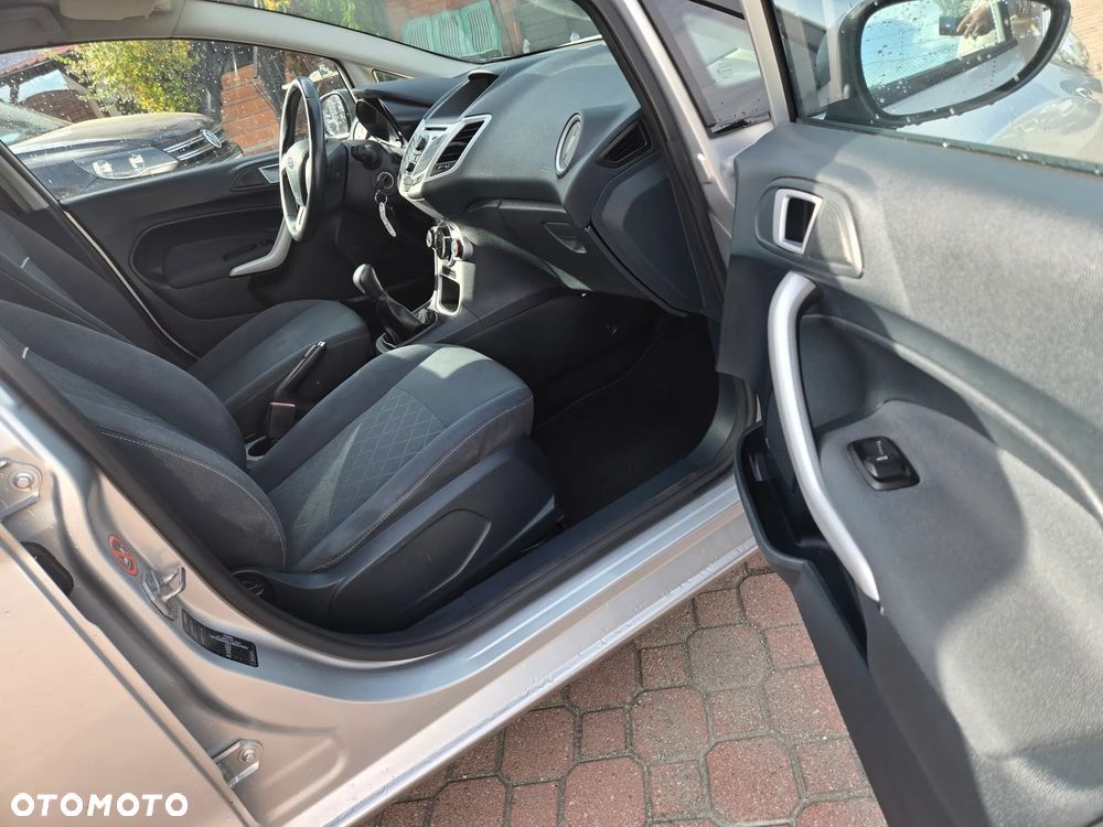 Ford Fiesta - 12