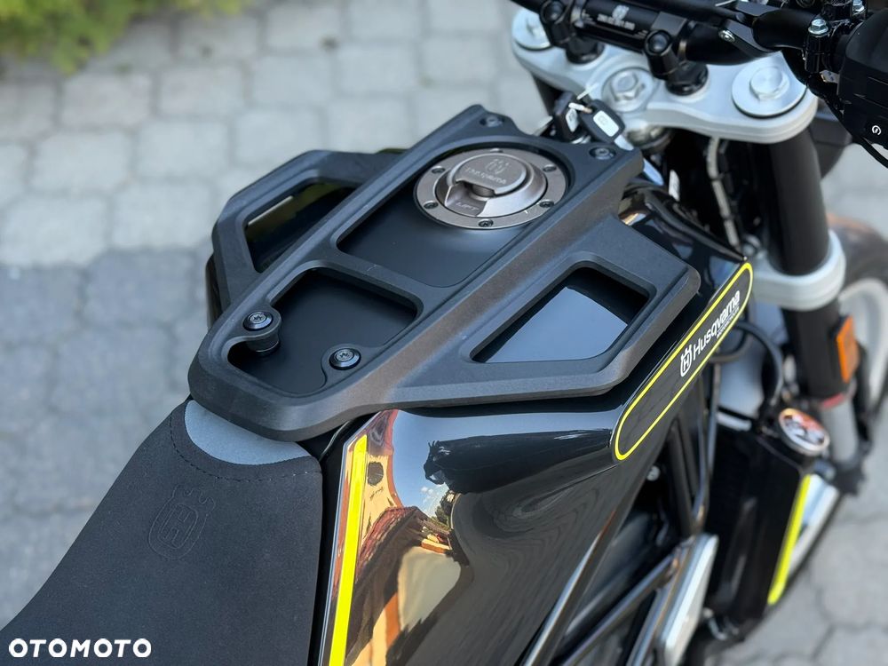 Husqvarna Svartpilen - 22