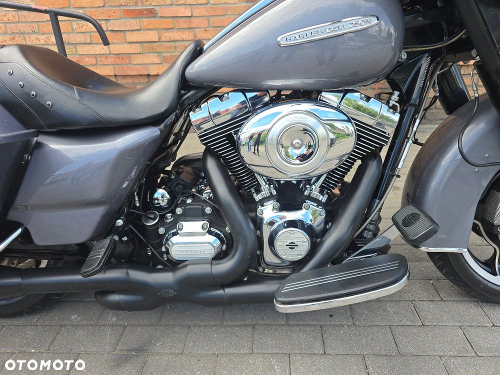 Harley-Davidson Touring Street Glide - 10