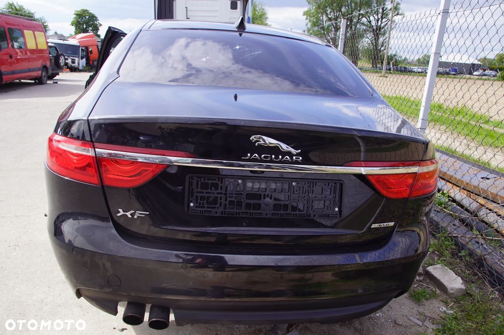 Auto na części 692106889 Jaguar XF X260 2017 2.0 d aj200 204DTA 180 km skrzynia ZF 8HP45 Santorini Black drzwi prawe błotnik lampa grill silnik skrzynia biegów klapa fotele lampy dpf  szyba lusterko deska wybierak pokrętło selektor skup aut - 9